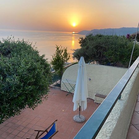 Вилла Monolocale Vista Mare Ad Acciaroli Localita Mezzatorre Agnone Cilento Экстерьер фото