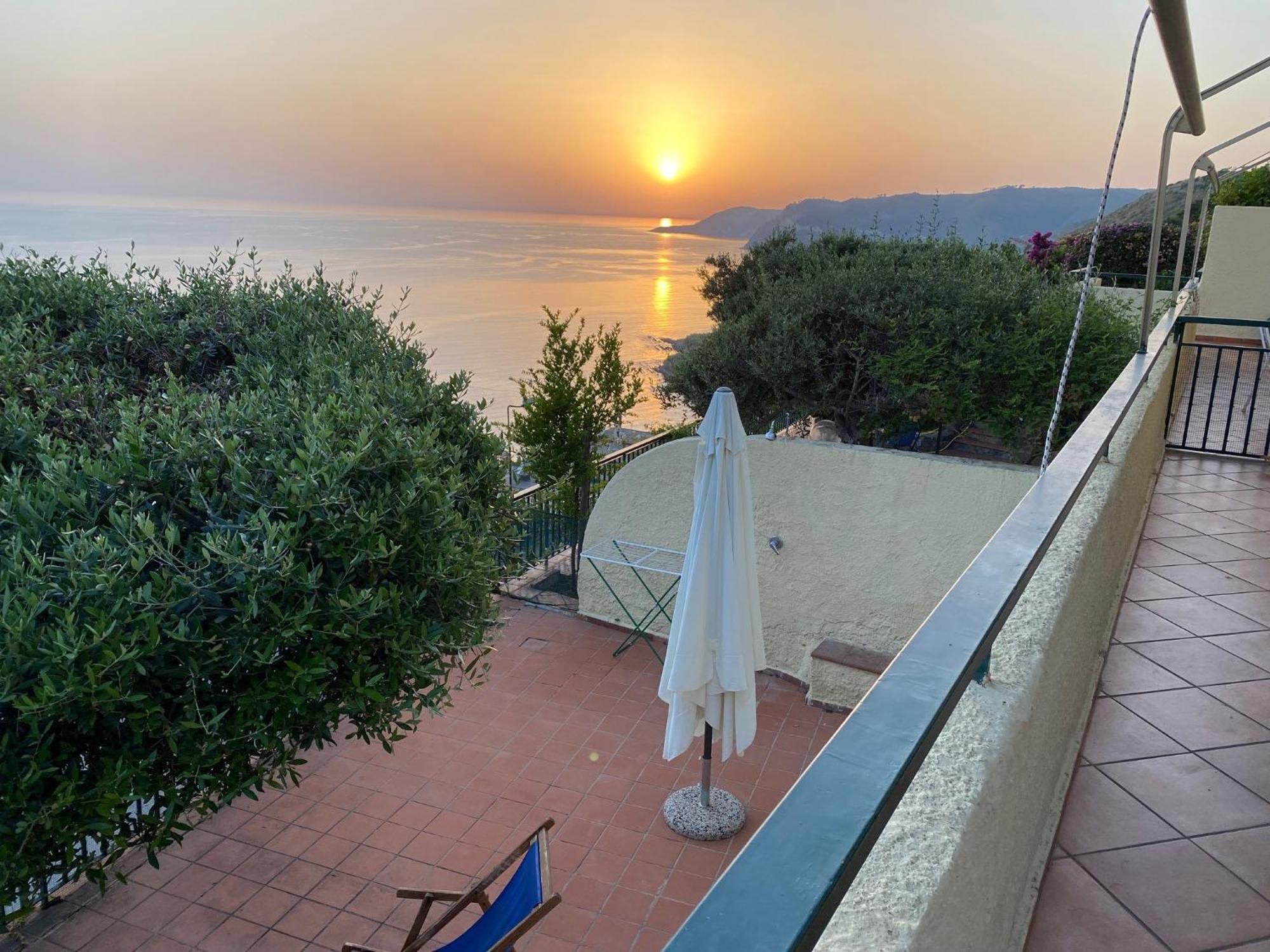 Вилла Monolocale Vista Mare Ad Acciaroli Localita Mezzatorre Agnone Cilento Экстерьер фото