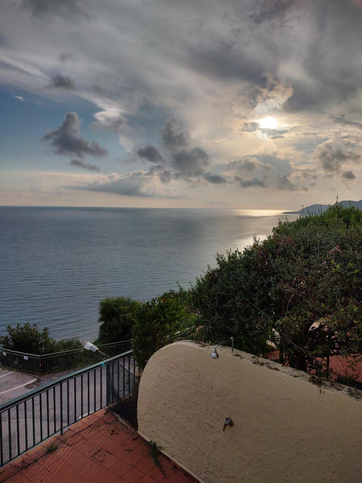 Вилла Monolocale Vista Mare Ad Acciaroli Localita Mezzatorre Agnone Cilento Экстерьер фото