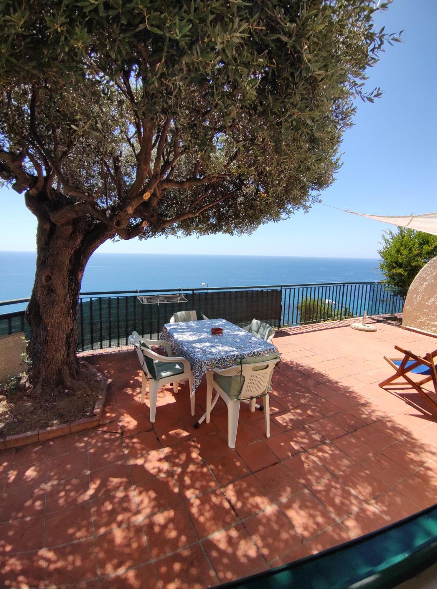 Вилла Monolocale Vista Mare Ad Acciaroli Localita Mezzatorre Agnone Cilento Экстерьер фото
